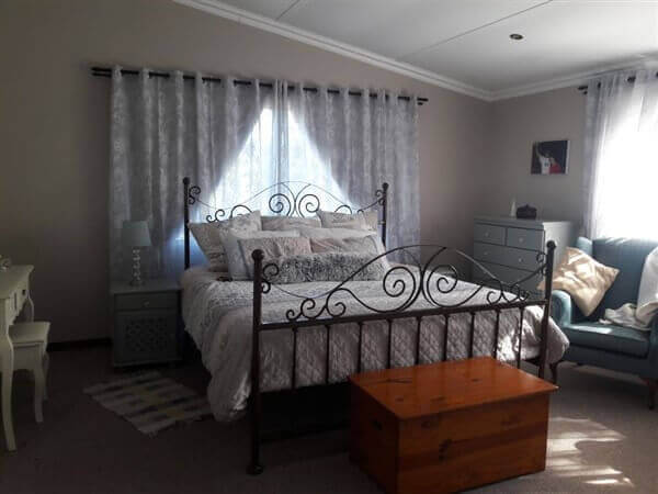 cecila metal bed