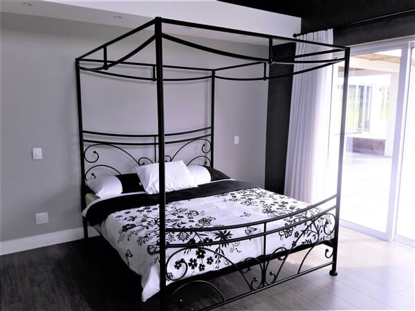 chantelle 4 post bed image