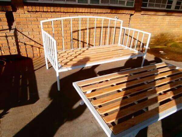 nicky daybed image
